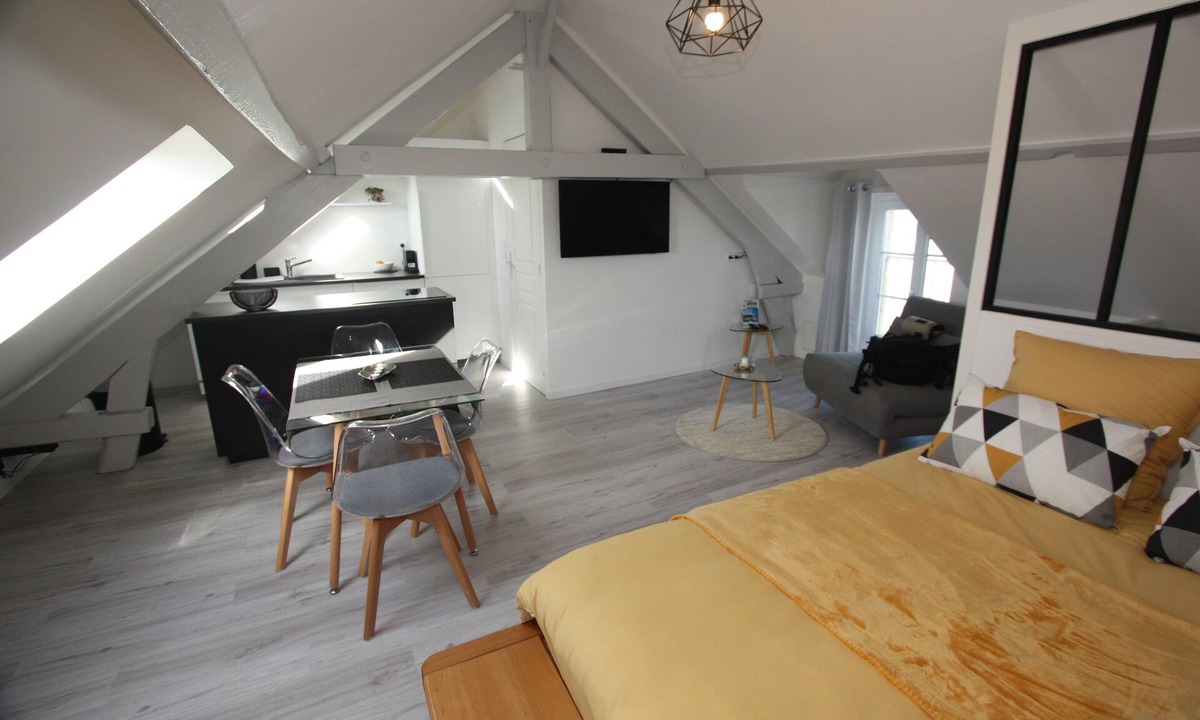 Batz-sur-Mer Apartment | DU SEL A LA VIE, large studio between marsh and ocean