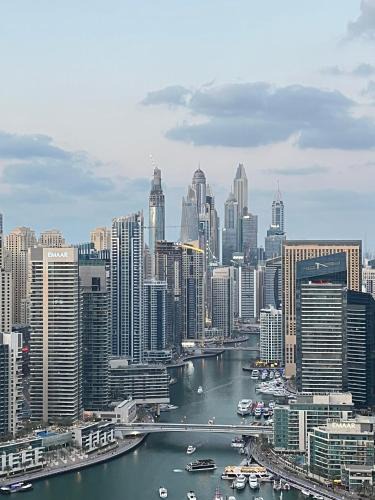 Dubai Marina Apartment | Dubai Marina stunning views holiday apartment Stella Maris Tower