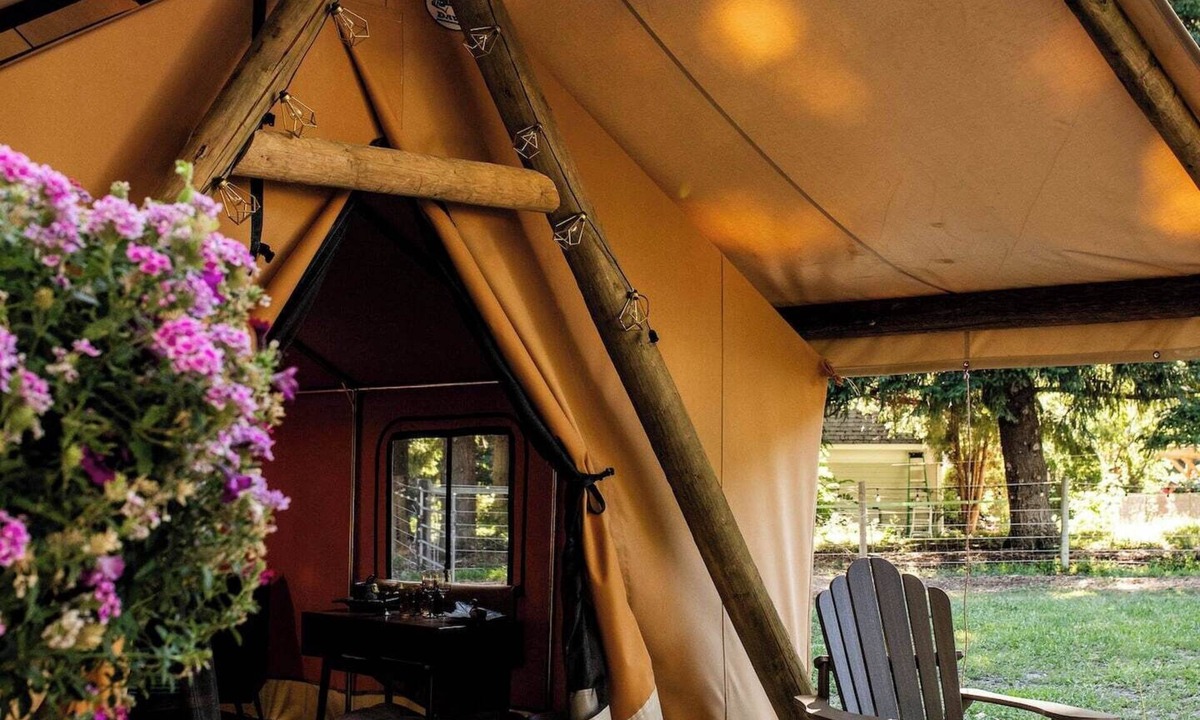 The Dalles RV Rental | Duck Pond Oasis - Glamping