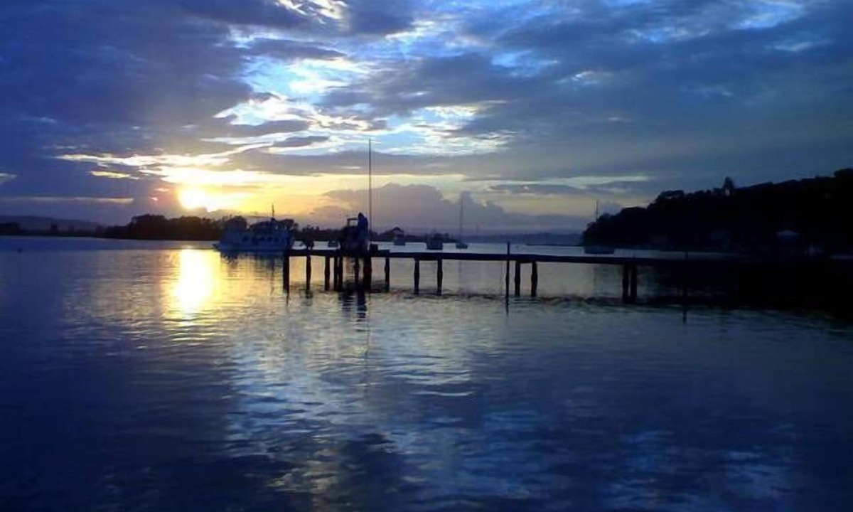 Marks Point Cottage | Ducks Bungalow- Lake Macquarie