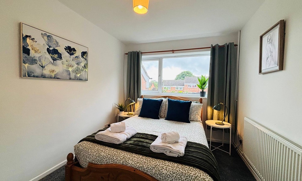 Dudley Apartment | Dudley Apartment with Parking