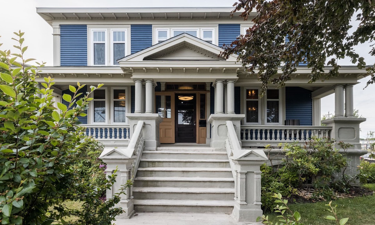 Terra Nova House | Duff Heritage House-4 bedrooms, sleeps 10!