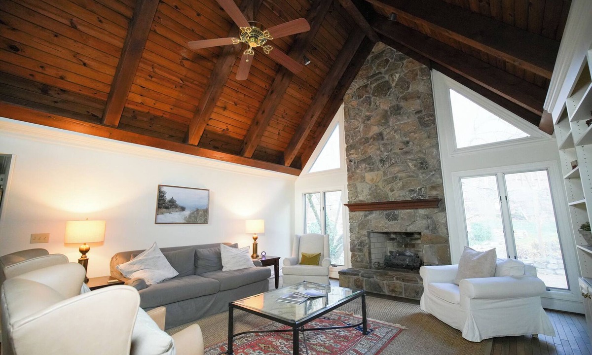 Brownsboro House | Dug Hill Home with Patio, Pond & Fire Pit!