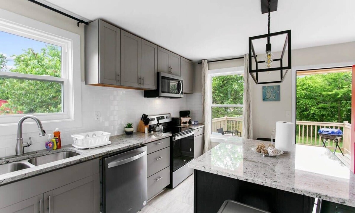 Birmingham House | Dugan Ave Both
