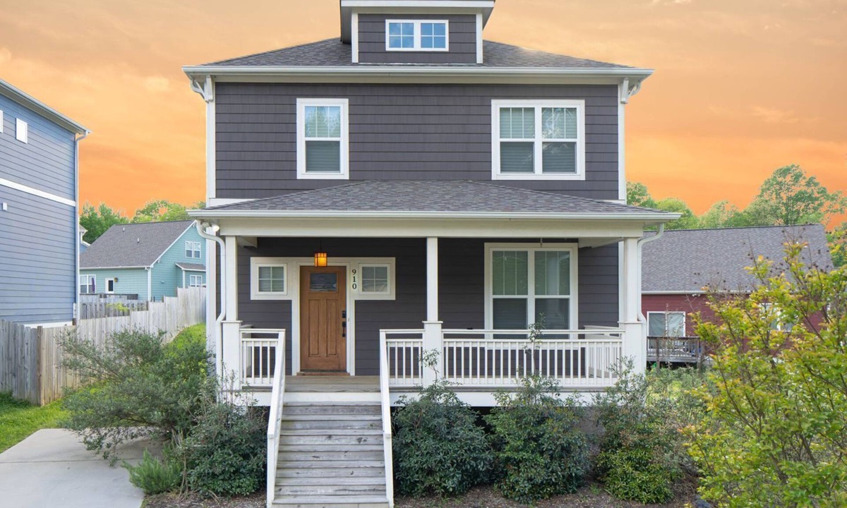Durham House | Duke ~2 miles, Walk to Downtown, Close to NCCU, DBAP, and ATC