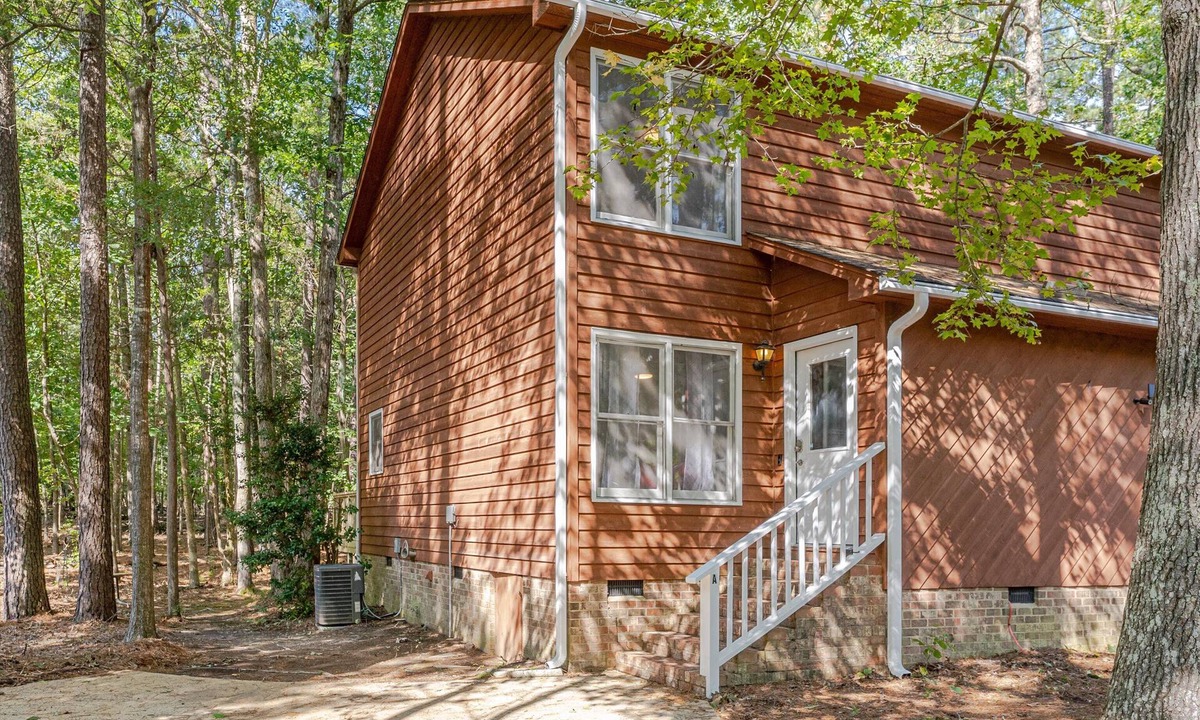 Durham Apartment | Duke 2BR @ American Village Townhouse w/FAST internet