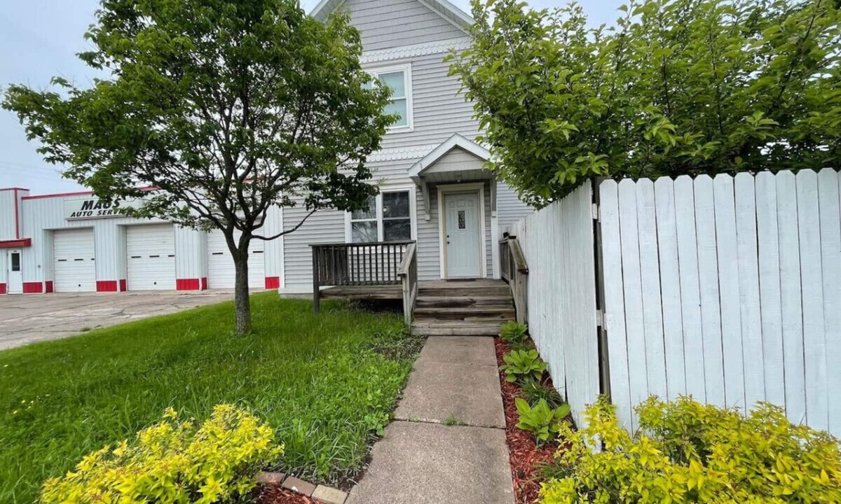 East End House | Duluth Airshow opening! 3bed 2bath with loft! Sleeps 8-12