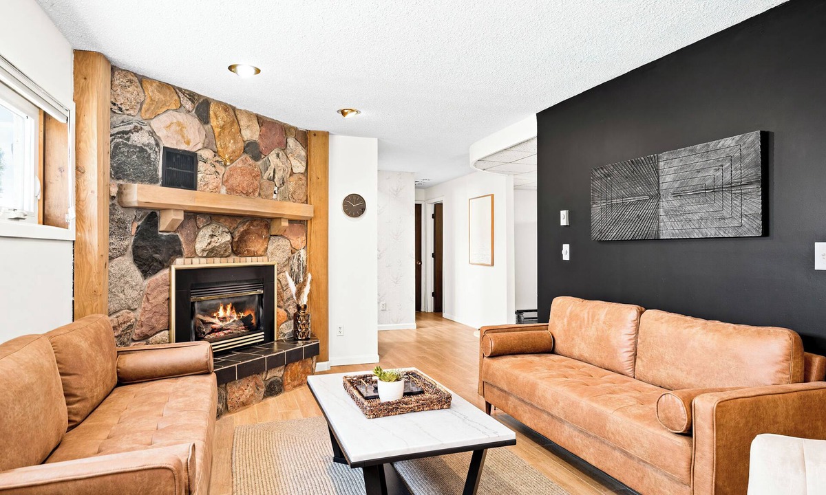 Superior House | Duluth/Superior Marina View Home
