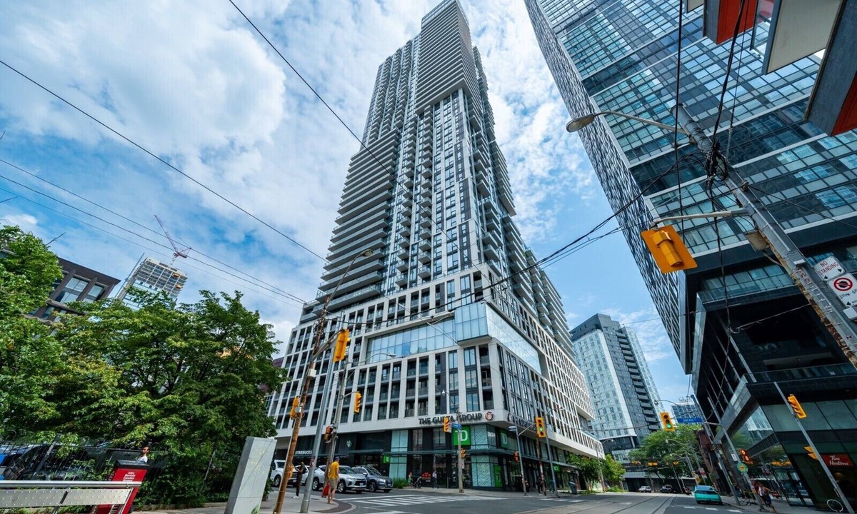 Garden District Apartment | Dundas and Yonge Hotel - Suites