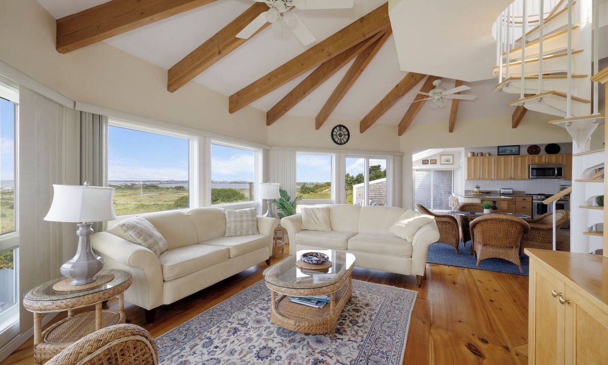 North Truro Hotel | Dune Crest Hotel