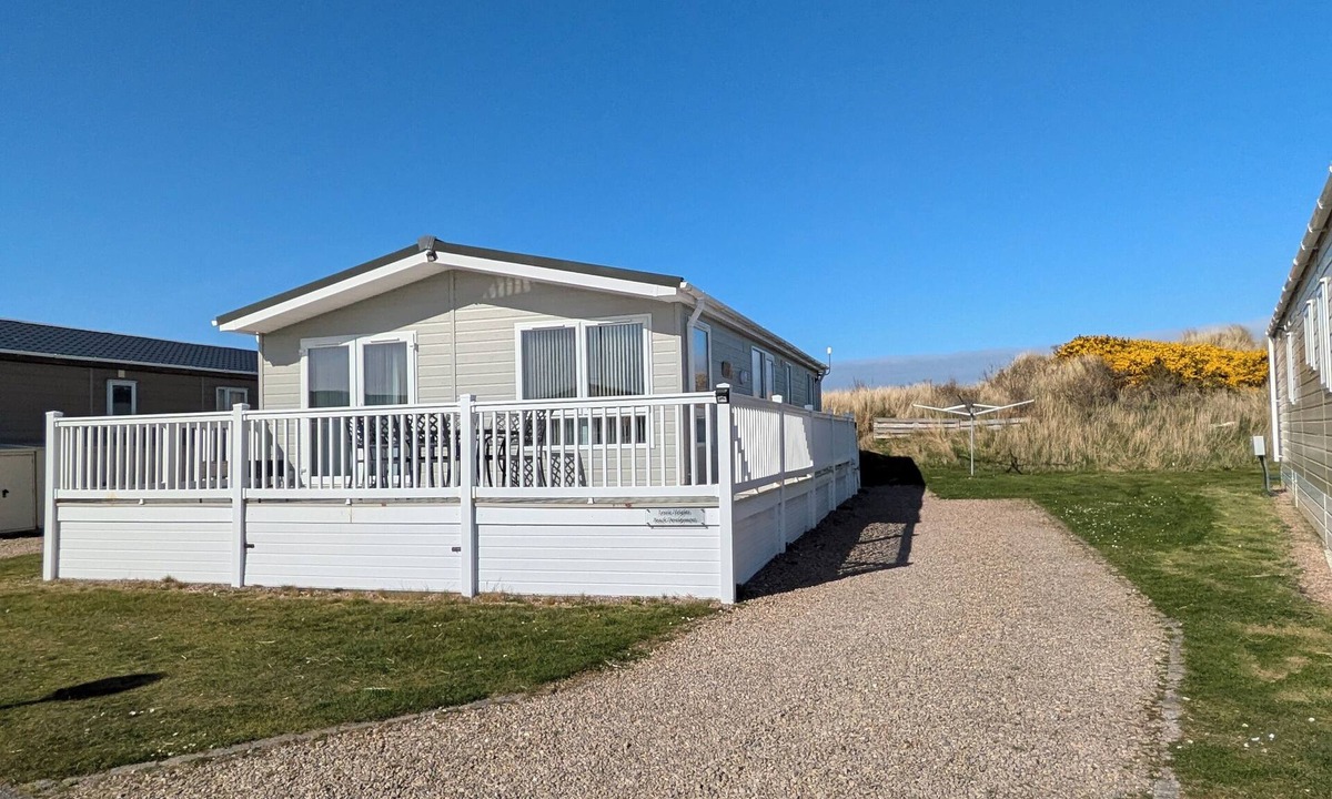 Lossiemouth Ski Chalet | Dune Haven Luxury Beachside Lodge