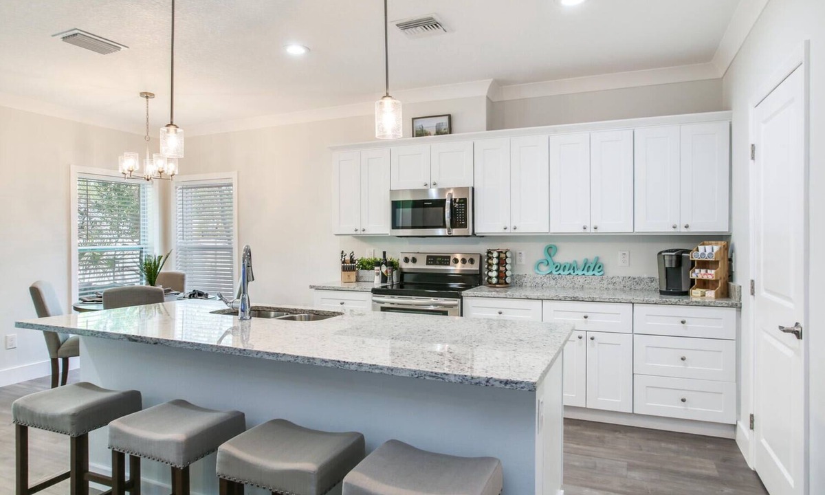 Dunedin House | Dunedin Villa, BBQ & Fire Pit, Hot Tub