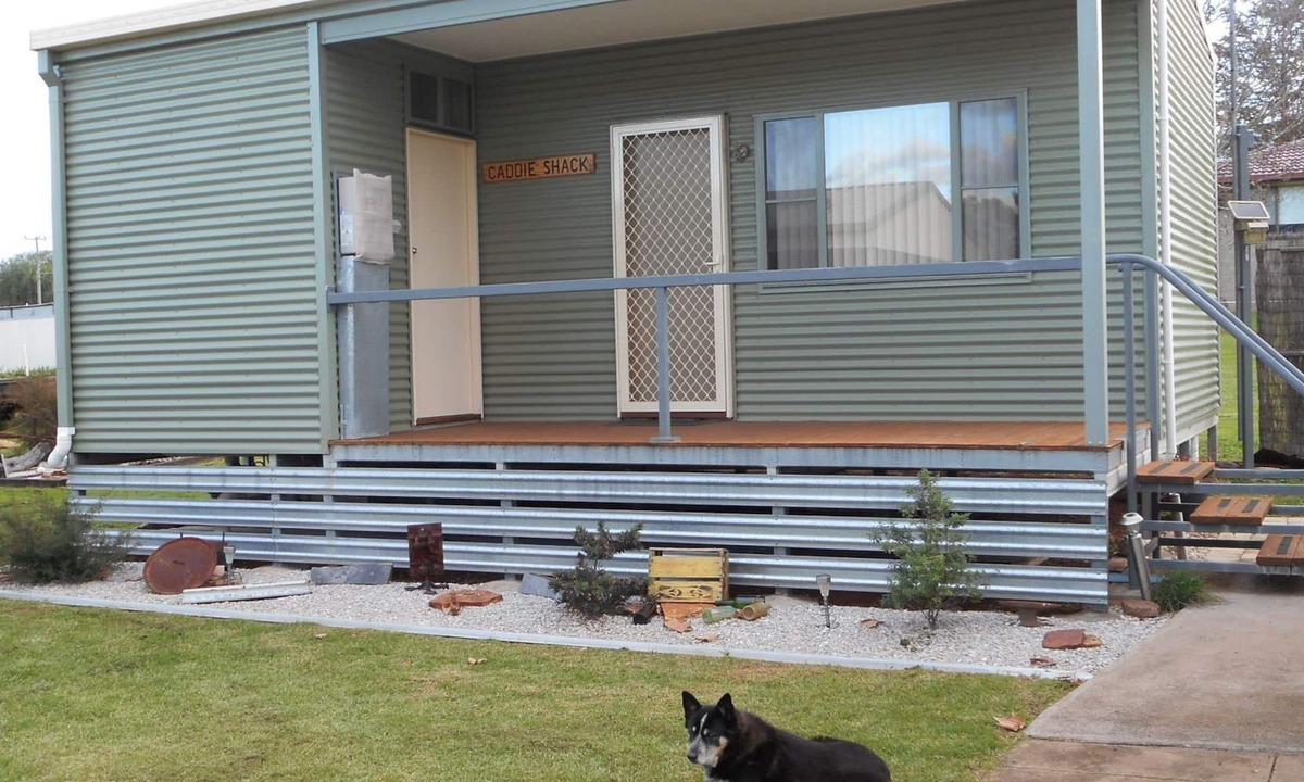 Dunedoo Cabin | Dunedoo - Caddy Shack