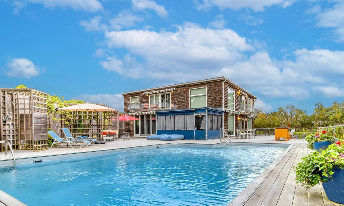 Napeague House | Dunes Summer Retreat Easy Walk to Private Ocean Beach