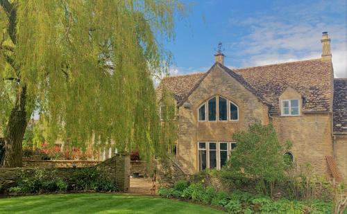 Lechlade Villa | Dunford Barn Cotswolds with Hot Tub