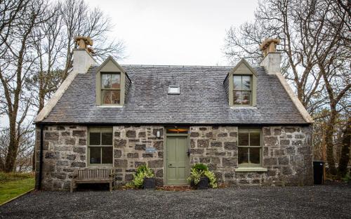 Caroy House | Dunvegan Castle Gardens Cottage
