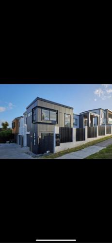 Eastern Beach House | Duo Duo