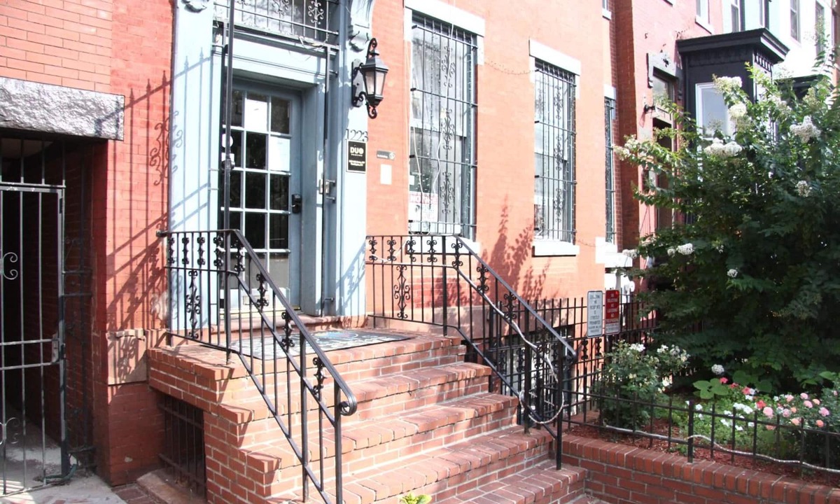 Logan Circle Hostel | Duo Housing Hostel