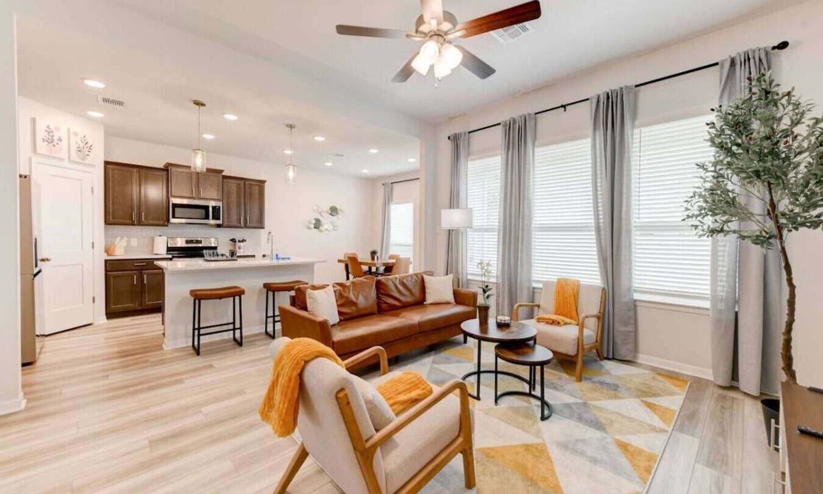 Troy Apartment | DUP： Retreat in Troy with 5 Beds