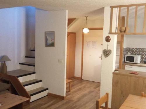 Saint-Jean-dʼAulps Apartment | Duplex 3 Pièces avec Piscine à Saint-Jean-d'Aulps, 6 Pers - FR-1-573-25