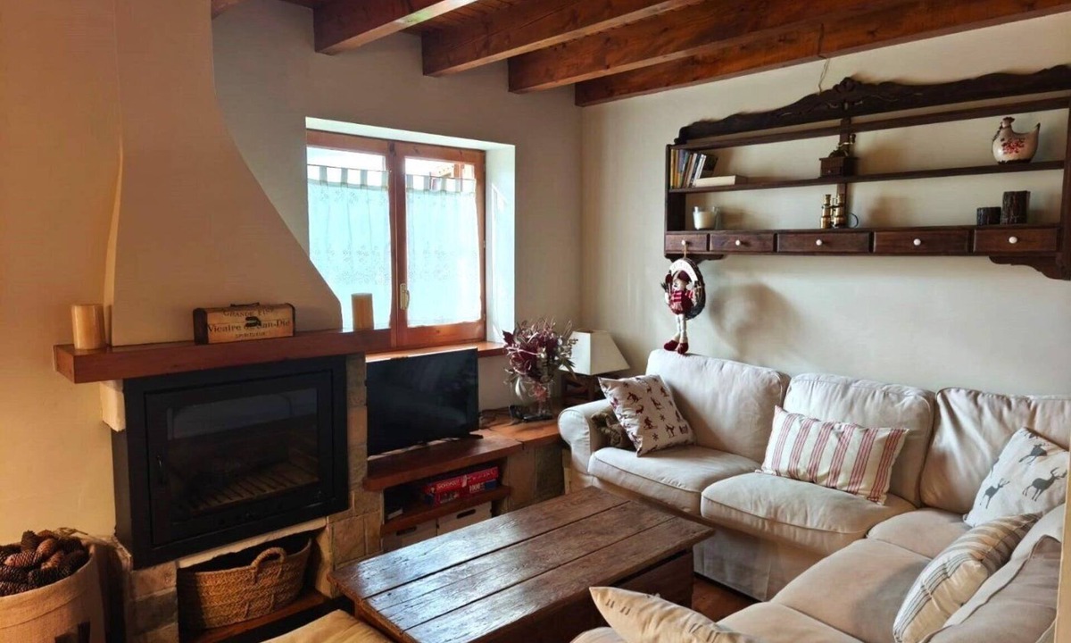 Palau-de-Cerdagne Apartment | Duplex 3 rooms 7 Pax, Pool, Fireplace, Views & Wi-Fi