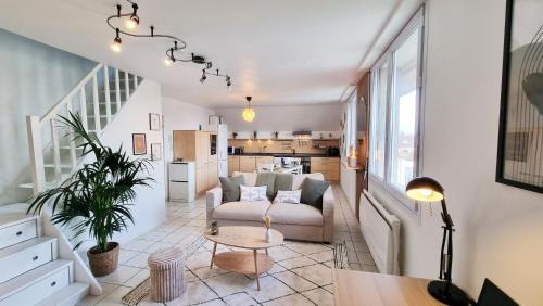 Fleury-les-Aubrais Apartment | Duplex 4pers Calme Parking - Proche Gare & Rocade