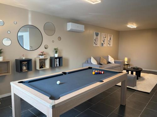 Belleville-sur-Meuse Apartment | Duplex 6 pers 3 Ch, Billard & Netflix, tout équipé