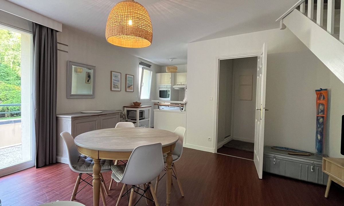Hardelot-Plage Apartment | Duplex apartment with terrace, quiet residence with trees