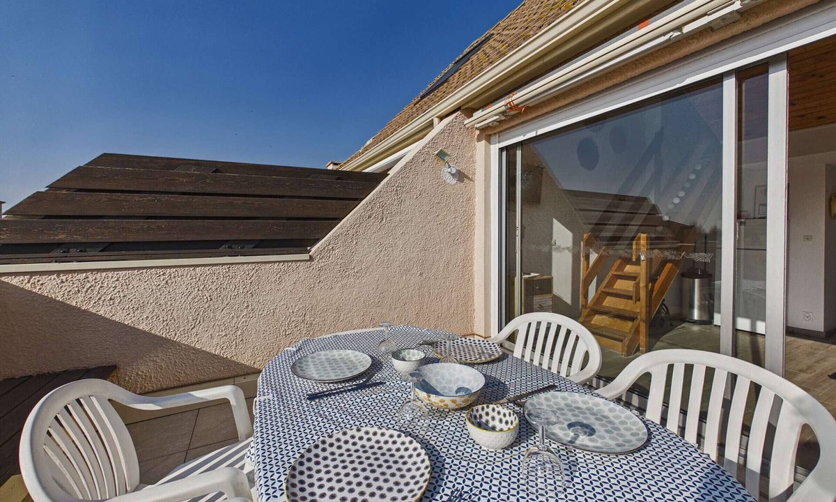 Marseillan Plage Apartment | Duplex Apartment with Terrace, A/C, and Private Parking - Sleeps 6