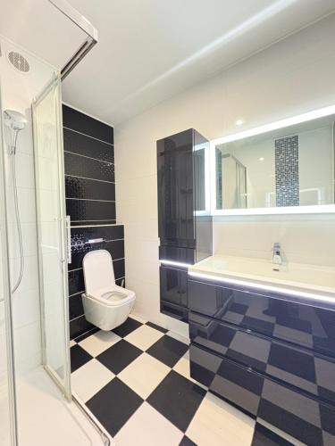 Beauvais House | Duplex Atypique avec 5 Chambres Privées