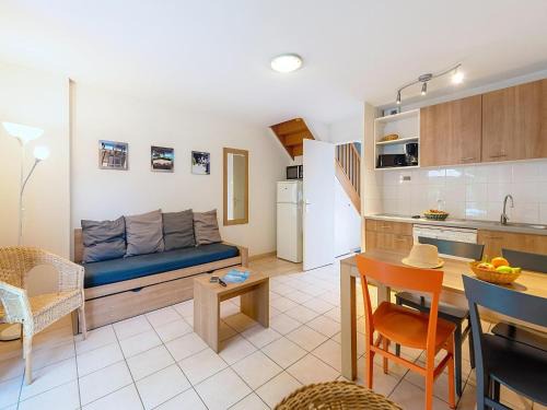 Saumur House | Duplex Cottage with Pool for 4