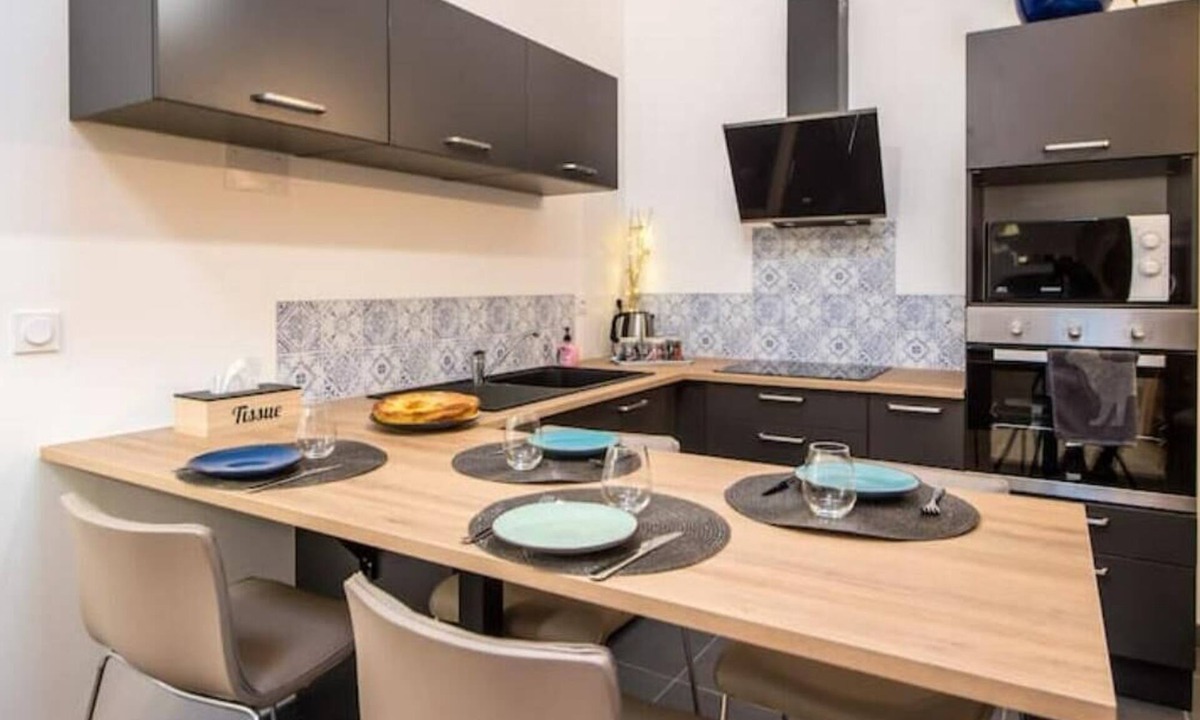 Saint-Marceau Apartment | Duplex de 80m2 Dans un Village de Caractère