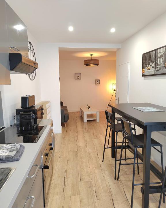 Saint-Jean-de-Vedas Apartment | Duplex de charme 2 chambres - Tram & Parking gratuit