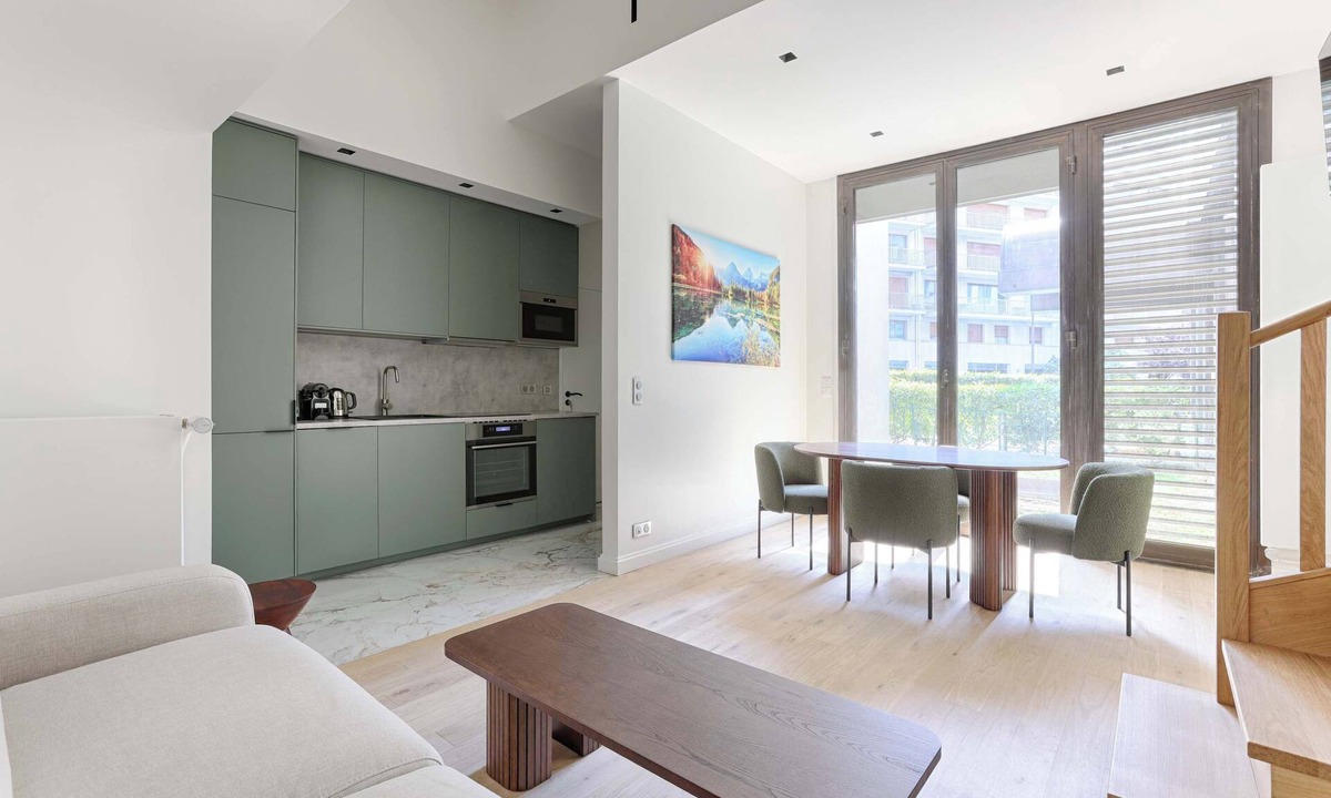 Porte-Dauphine Apartment | Duplex Design, Confort & Emplacement d’Exception