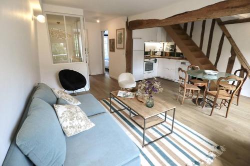 Senlis House | Duplex Downtown Abbaye by La Boîte En Plus