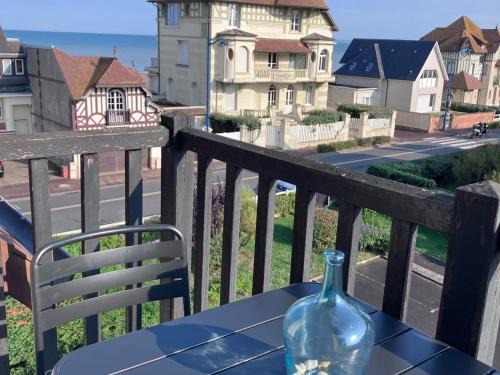 Villers-sur-Mer Apartment | Duplex familial refait à neuf avec balcon, à deux pas de la plage - FR-1-712-96