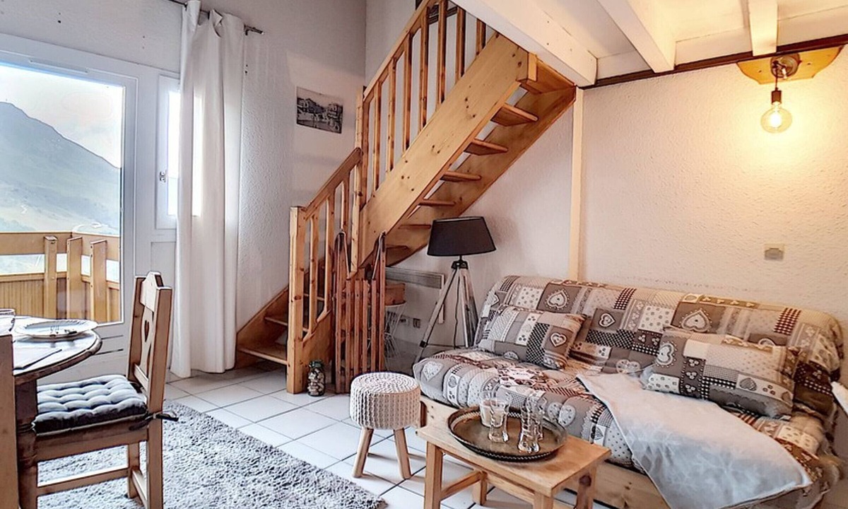 Les Bruyeres Apartment | Duplex for 4, ski-in/ski-out, balcony