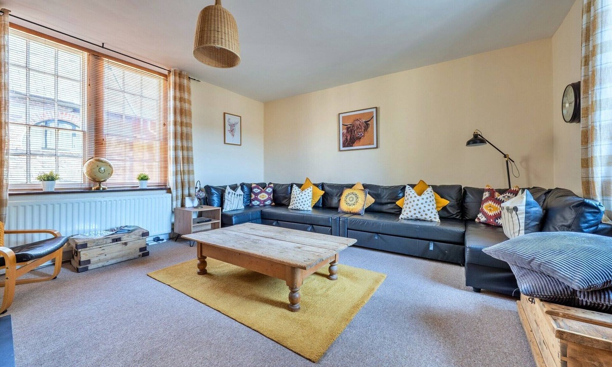 Brecon Apartment | Duplex in Brecon with Rooftop Terrace