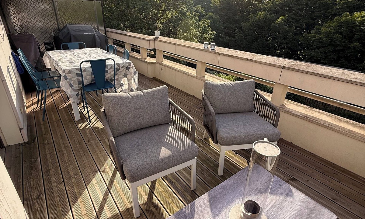 Levallois-Perret Apartment | DUPLEX LEVALLOIS with large terrace at the foot of the metro, 20 minutes from central Paris