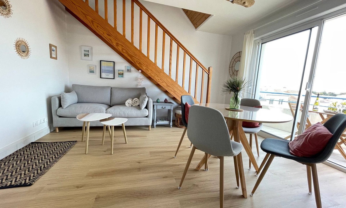 Saint-Brevin-les-Pins Apartment | Duplex lumineux près de la plage, centre Saint-Brevin-les-Pins, 2 pièces, parking et balcon sans vis-à-vis