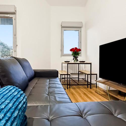Toulouse North Apartment | Duplex moderne et lumineux avec piscine et parking