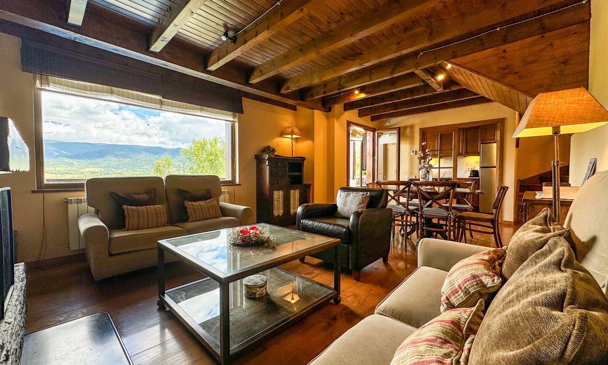 Puigcerda Apartment | Duplex Moixeró: Mountain Escape