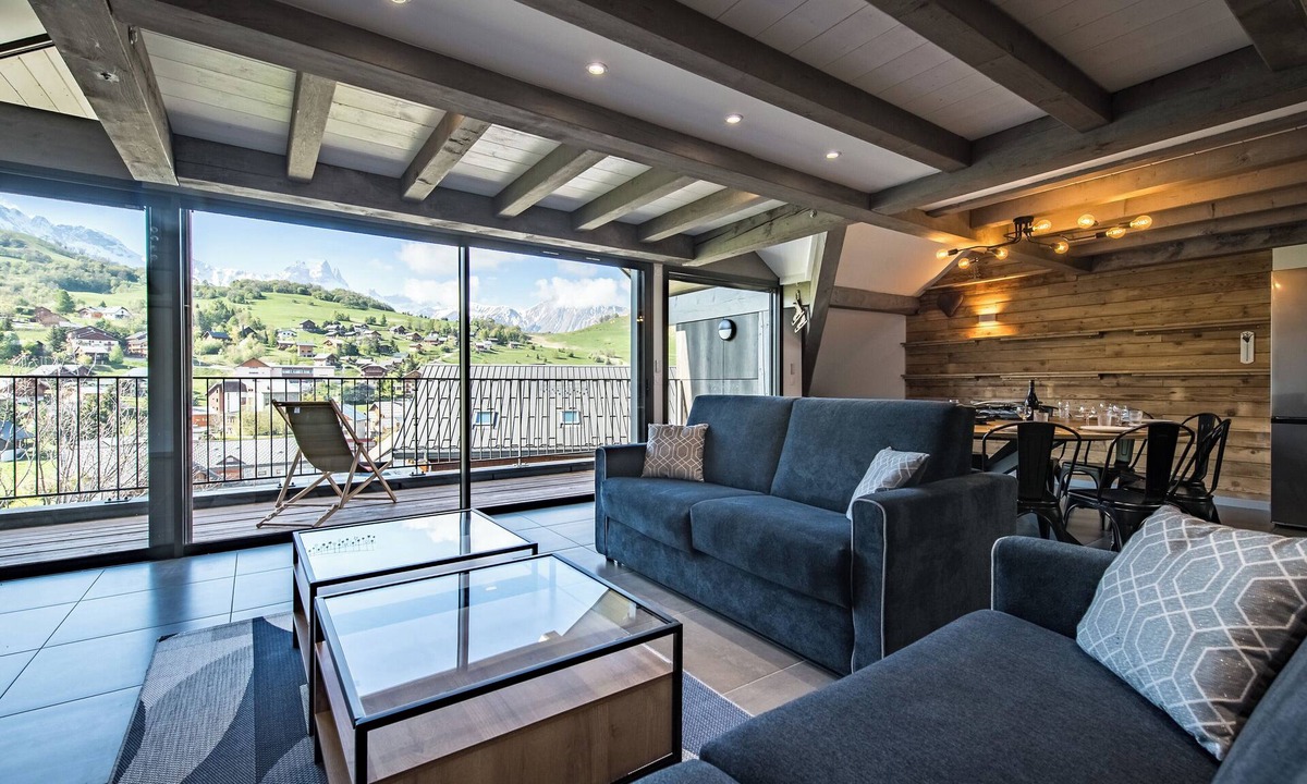 Albiez-le-Vieux Apartment | Duplex | Near Slopes | Balcony & Panoramic View