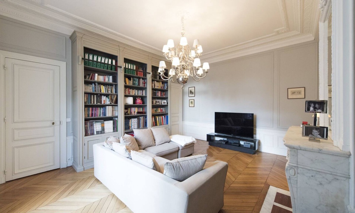 Porte-Dauphine Apartment | Duplex Near Trocadéro, by Veeve