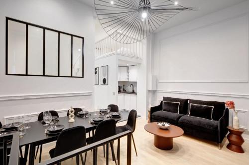 Charonne Apartment | Duplex Prestige avec Billard et Baignoire