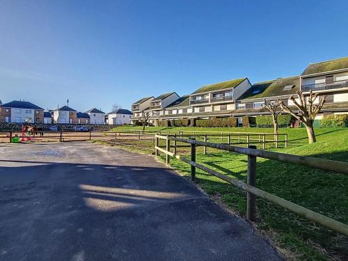 Courseulles-sur-Mer Apartment | Duplex proche mer avec 8 couchages et parking - FR-1-746-17