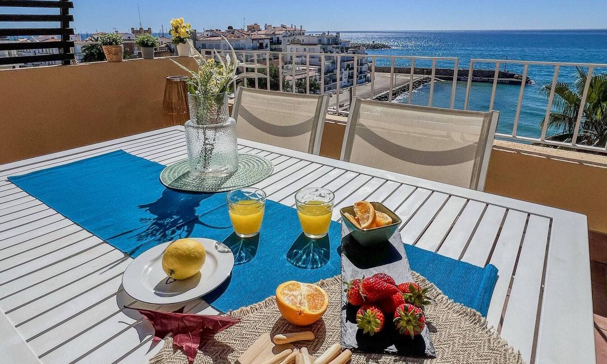 El Roc de Sant Gaieta Apartment | Duplex Roc: Disfruta de vistas impresionantes en primera línea
