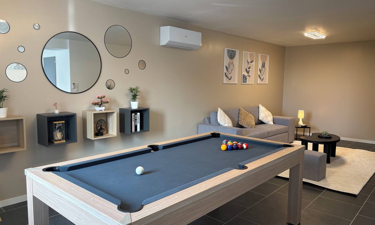 Belleville-sur-Meuse Apartment | Duplex sleeps 6, 3 bedrooms, billiards & Netflix. Fully equipped