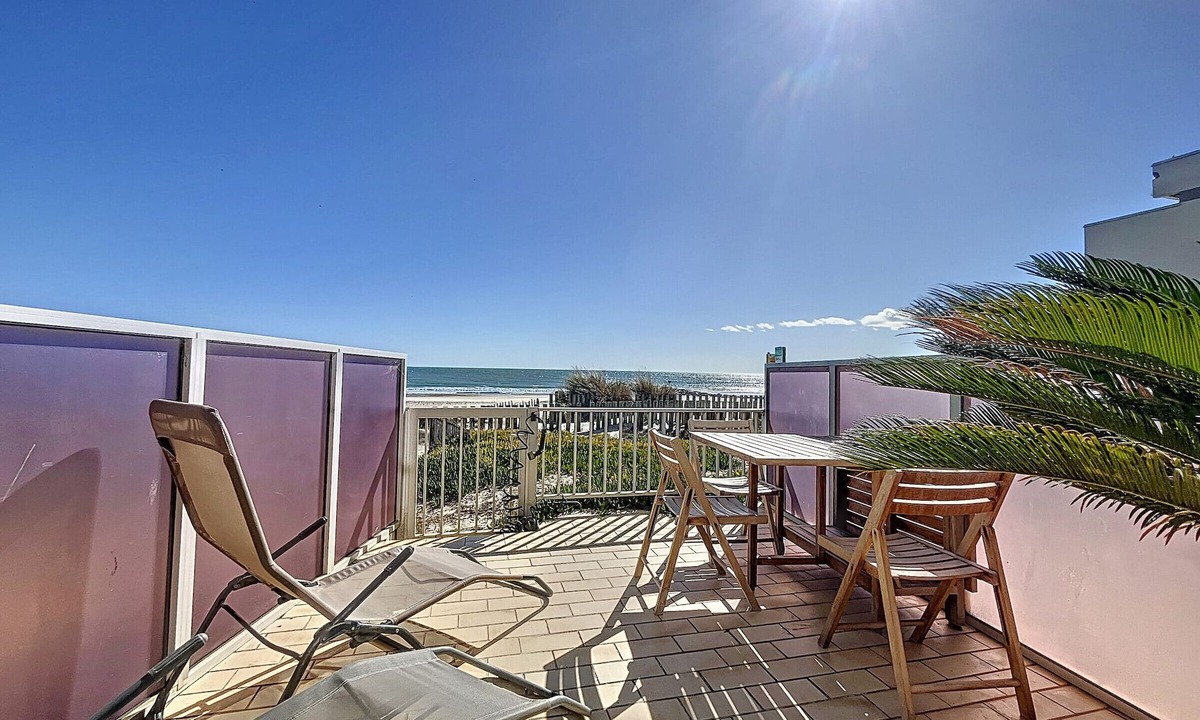 Carnon-Plage Apartment | Duplex T3 apartment with terrace, beachfront, WiFi, private parking