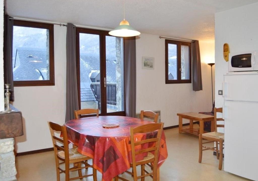 Esquieze-Sere Apartment | Duplex T4 7 pers avec terrasse et parking à Esquièze-Sère - FR-1-402-73